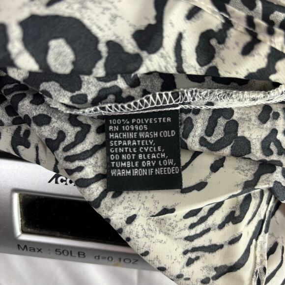 Sioni Women’s Tank Size M | Animal Print V-Neck Top with Back Cutout - Picture 5 of 6